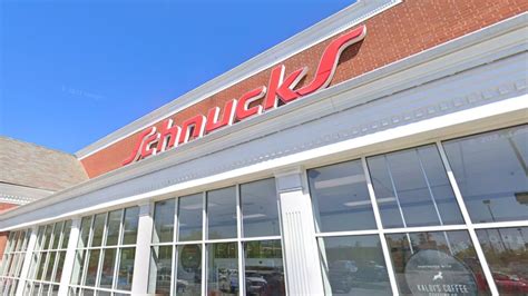 Schnucks st louis - Dierbergs and Schnucks are among the St. Louis region's largest privately held companies, with 2020 revenue of $825 million and $2.9 billion, respectively. St. Louis' top 150 privately held companies.